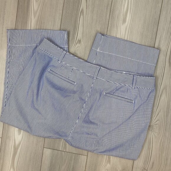 Women’s Talbots 16P Wide Crop Seersucker Striped Pant Blue & White - Picture 7 of 7